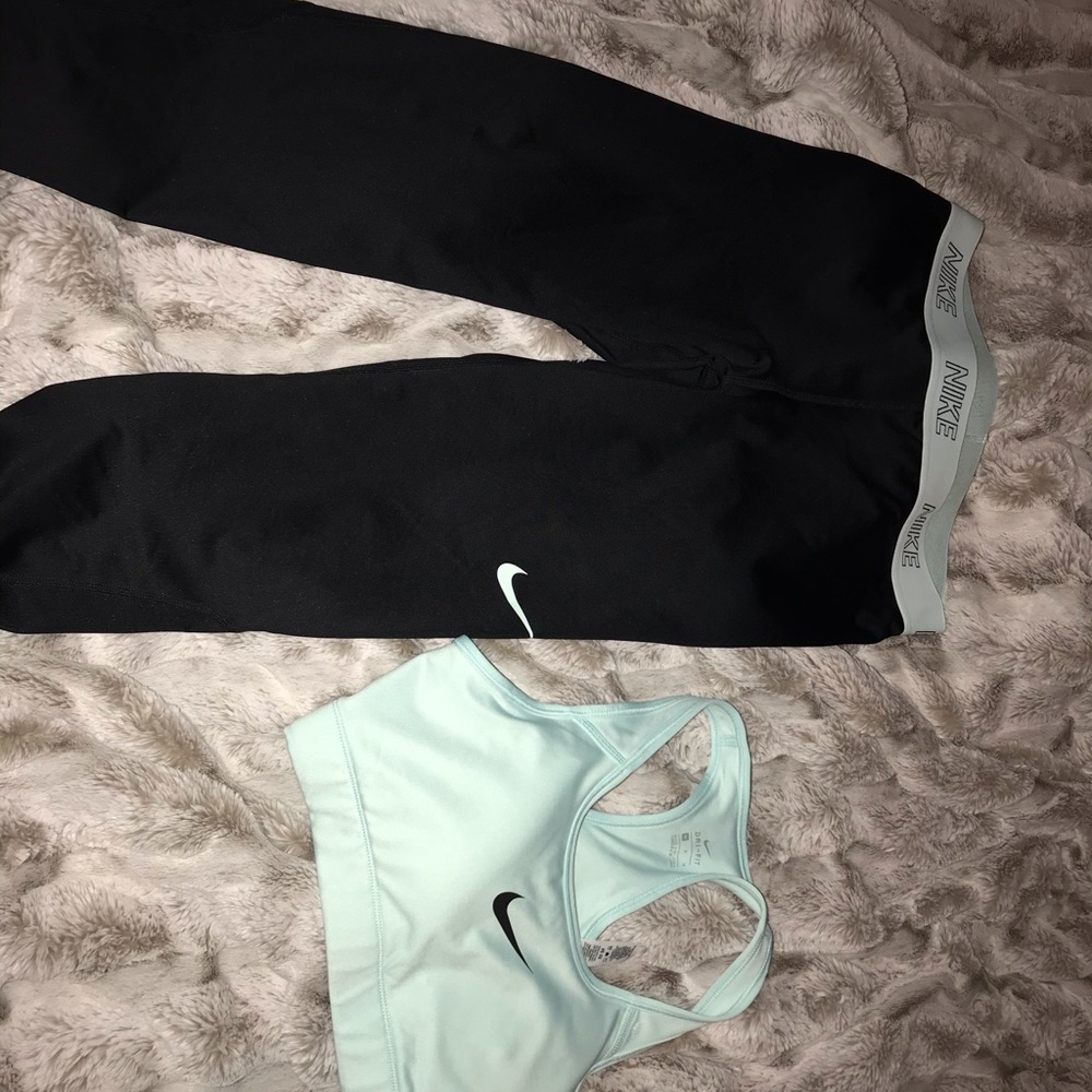 nike sports bra and capri leggings